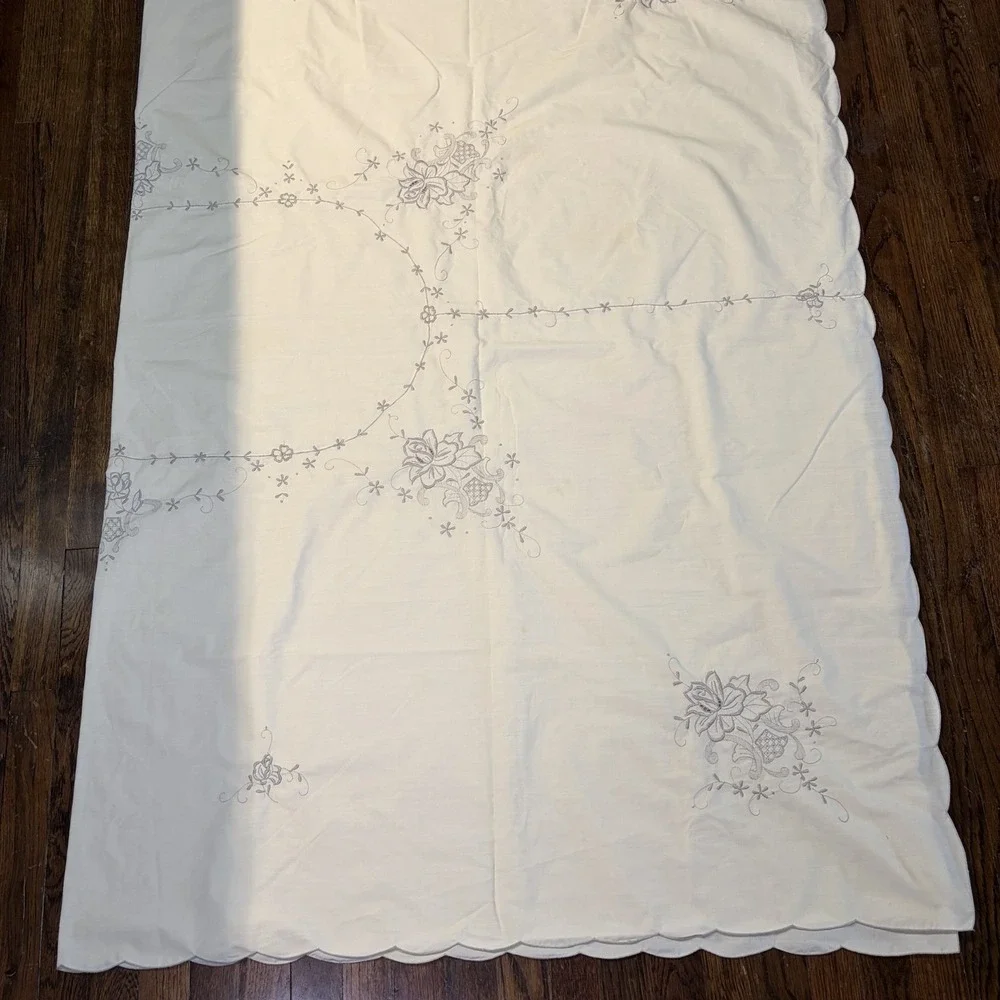 Vtg Linen Gray Floral Hand Embroidery Scalloped Edge CutWork Tablecloth 64 X 80